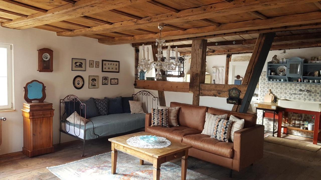 Hoher Hirschen: Historic Tudor House With Stylish And Museum Apartment *